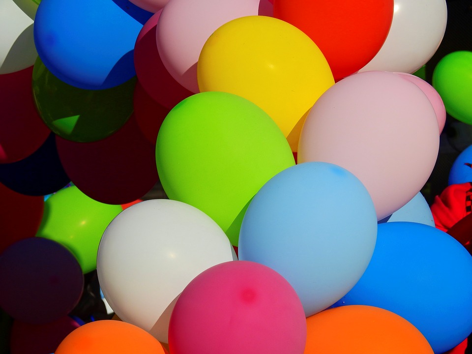Värikkäitä ilmapalloja